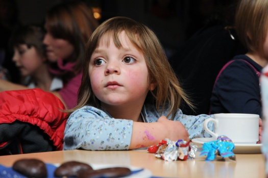 Bescherung bei "Tante.E" - Leipziger Kinderstiftung