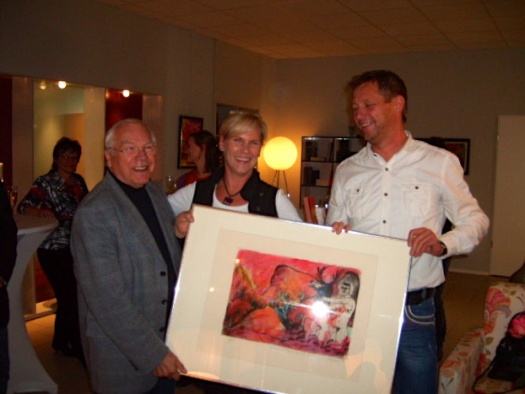 Übergabe der Grafik - Leipziger Kinderstiftung