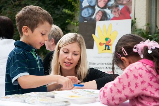 Mal-Station beim Juniläumsfest - Leipziger Kinderstiftung - Fotograf: Kathleen Bursies