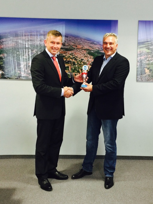 Symbolische übergabe vom Erlös - Leipziger Kinderstiftung