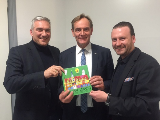 Vorstand der Leipziger Kinderstiftung, Alexander Malios; Leipzigs Oberbürgermeister, Burkhard Jung; Leiter des Bildungsinstituts Mitteldeutschland der Johanniter-Akademie, Lars Menzel - Leipziger Kinderstiftung